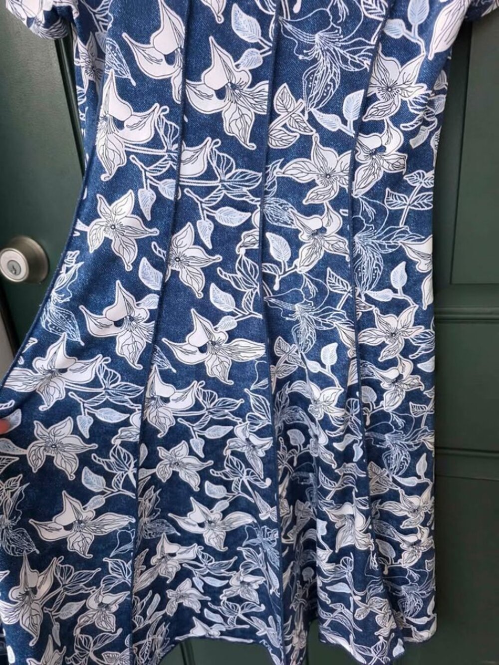 Blue Floral Short Sleeve A Line Dress Size Medium Stretch Midi - Picture 9 of 9